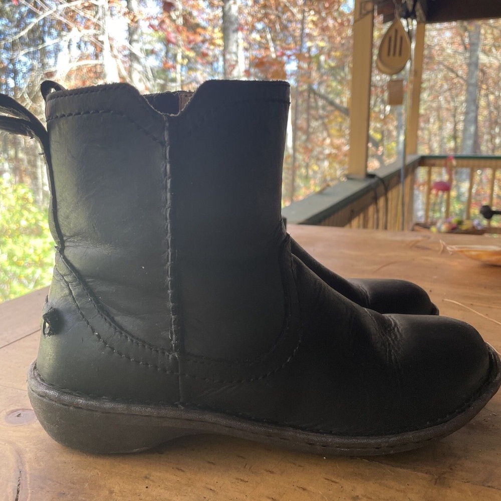 UGG Black Leather Ankle Boots size8